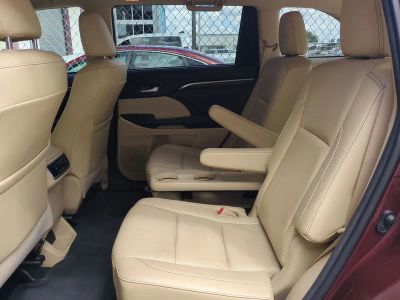 2015 Toyota Highlander — photo 16 view