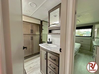 2025 Montana High Country 295RL - Photo 23