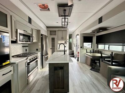 2025 Montana High Country 295RL - Photo 15