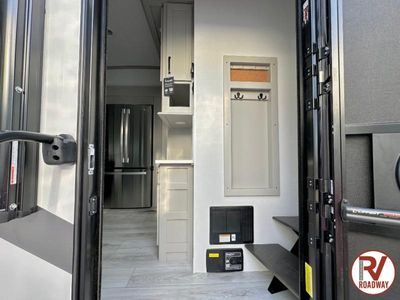 2025 Montana High Country 295RL - Photo 9