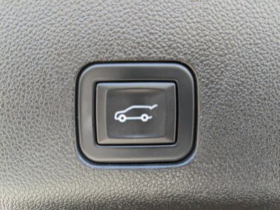 2023 GMC Yukon XL — photo 12 view