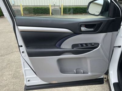 2017 Toyota Highlander - Photo 15