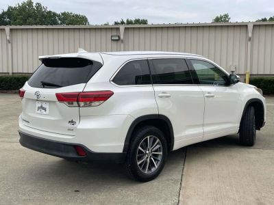 2017 Toyota Highlander - Photo 3