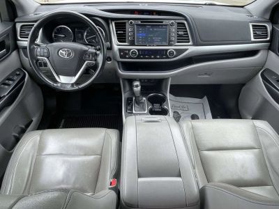 2017 Toyota Highlander - Photo 11