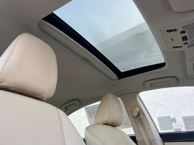 2014 Lexus ES 300h - Photo 17