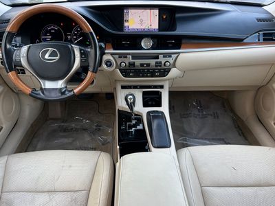 2014 Lexus ES 300h - Photo 3
