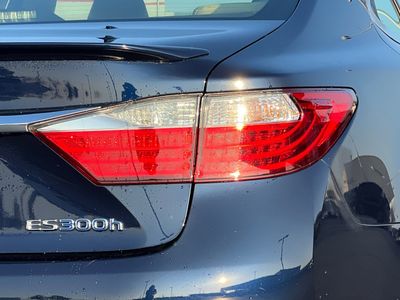2014 Lexus ES 300h - Photo 28