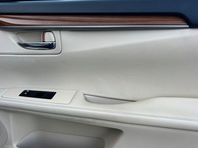 2014 Lexus ES 300h - Photo 18