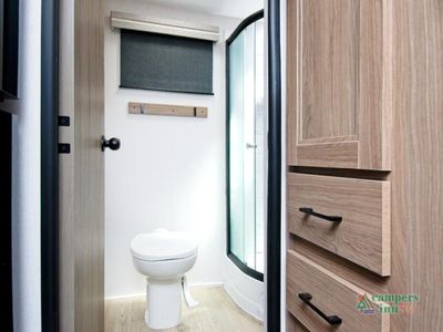 2025 Coachmen RV Freedom Express - Photo 17