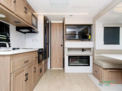 2025 Coachmen RV Freedom Express - Photo 4