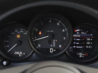 2024 Porsche Macan — photo 10 view