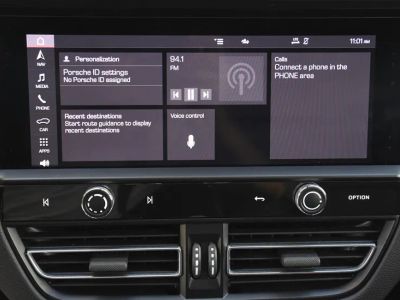 2024 Porsche Macan — photo 16 view