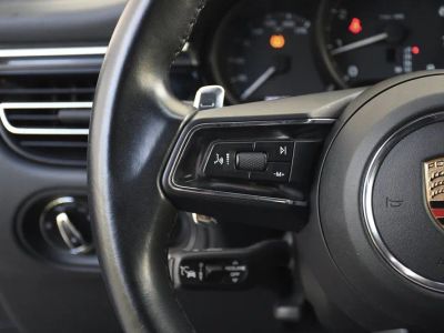 2024 Porsche Macan — photo 8 view