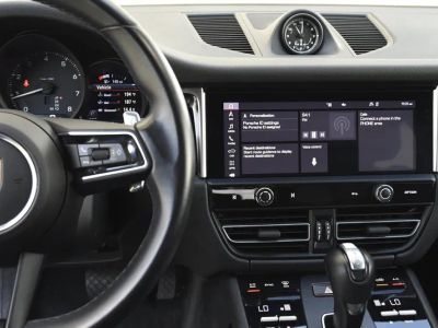 2024 Porsche Macan — photo 11 view