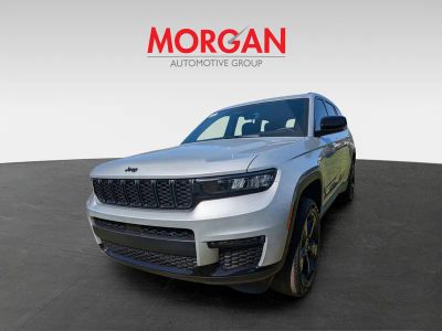 2025 Jeep Grand Cherokee L — engine compartment view