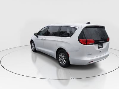 2023 Chrysler Voyager - Photo 5