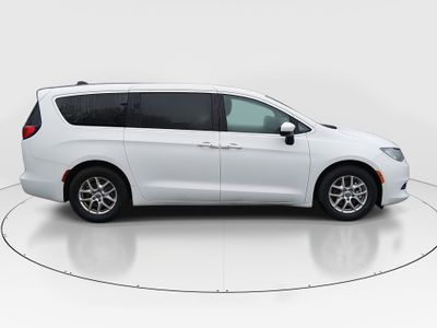 2023 Chrysler Voyager - Photo 8