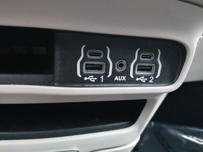 2023 Chrysler Voyager - Photo 19