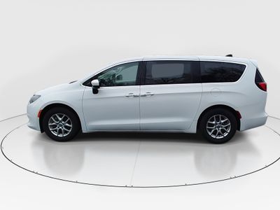 2023 Chrysler Voyager - Photo 4