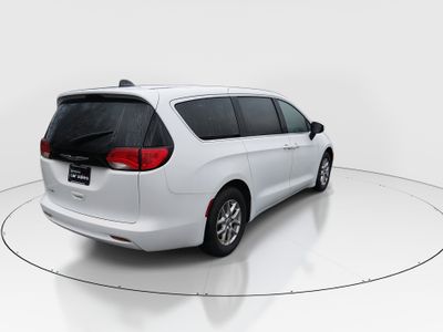 2023 Chrysler Voyager - Photo 7