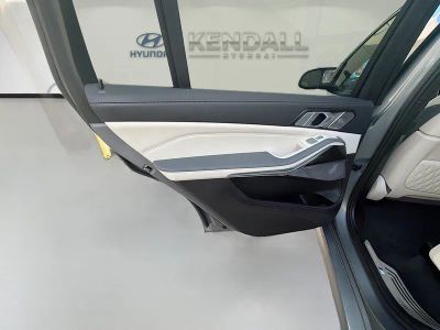 2025 BMW X7 — photo 23 view