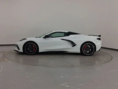 2021 Chevrolet Corvette Stingray Convertible - Photo 2