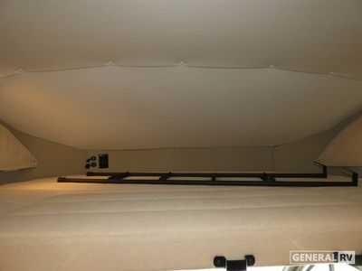 2025 Winnebago Navion - Photo 14