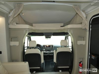 2025 Winnebago Navion - Photo 12