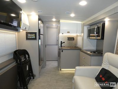 2025 Winnebago Navion - Photo 5