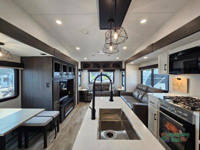 2027 Venture RV SportTrek Touring Edition — photo 10 view