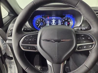 2026 Chrysler Pacifica — photo 14 view