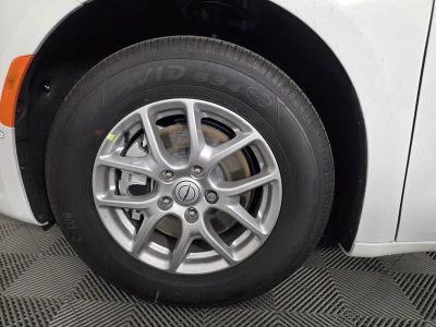 2026 Chrysler Pacifica — photo 8 view