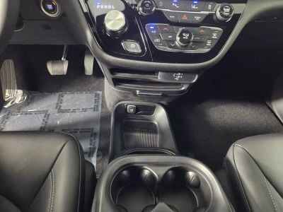 2026 Chrysler Pacifica — photo 12 view