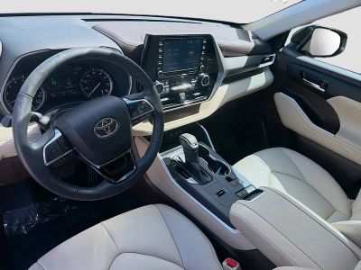 2021 Toyota Highlander — photo 9 view