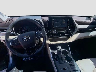 2021 Toyota Highlander — photo 10 view