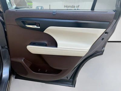 2021 Toyota Highlander — photo 33 view