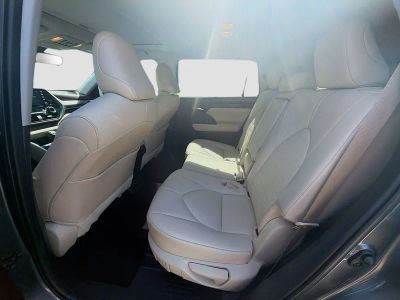 2021 Toyota Highlander — photo 25 view