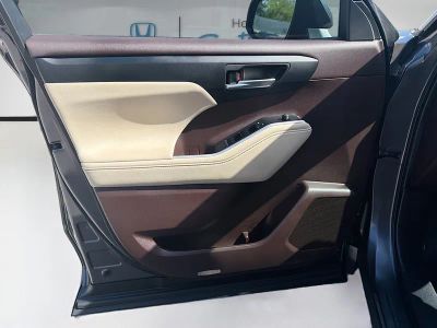 2021 Toyota Highlander — photo 21 view