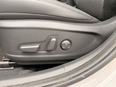2022 Hyundai Kona Limited — photo 17 view