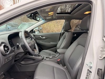2022 Hyundai Kona Limited — photo 11 view