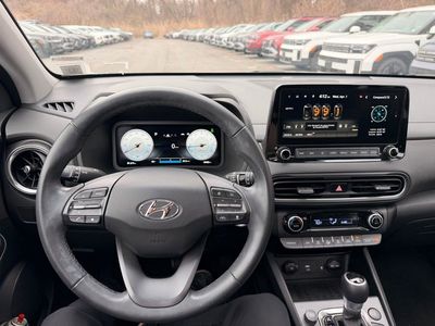 2022 Hyundai Kona Limited — photo 12 view