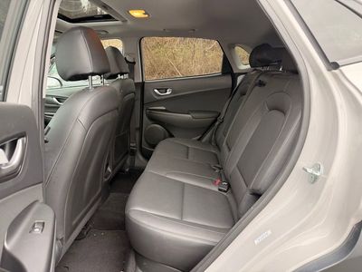 2022 Hyundai Kona Limited — photo 32 view