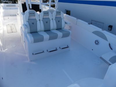 2026 Twin Vee 340 Center Console GFX - Photo 7