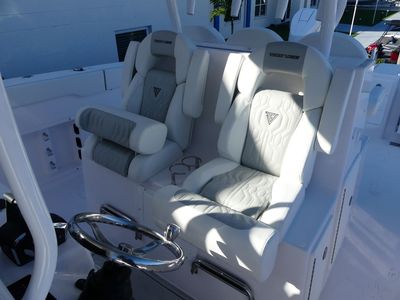 2026 Twin Vee 340 Center Console GFX - Photo 17