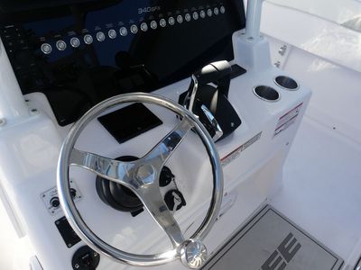 2026 Twin Vee 340 Center Console GFX - Photo 16