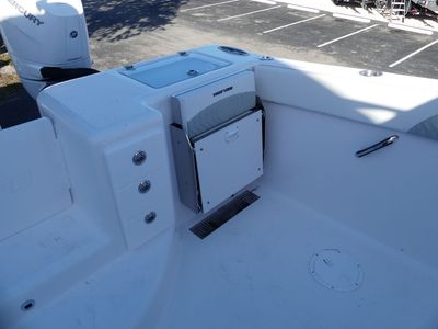 2026 Twin Vee 340 Center Console GFX - Photo 9