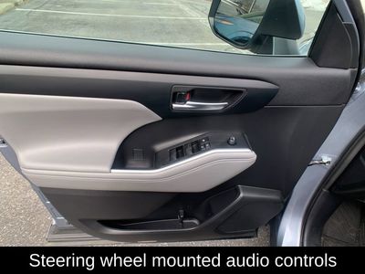 2022 Toyota Highlander XLE - Photo 11
