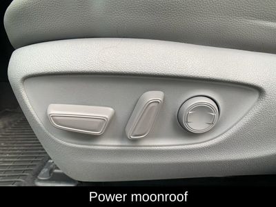 2022 Toyota Highlander XLE - Photo 13