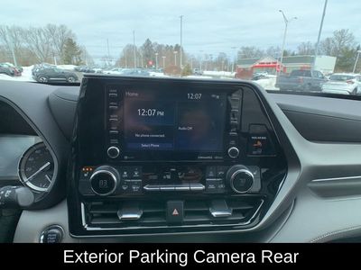 2022 Toyota Highlander XLE - Photo 17