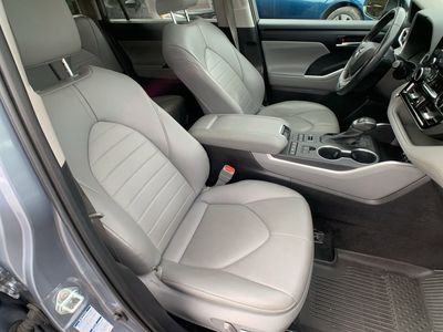 2022 Toyota Highlander XLE - Photo 31